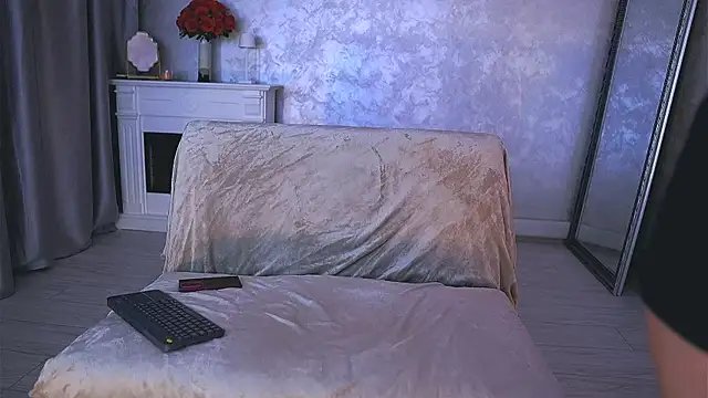 Snapshot of Michelle90u chatting on July 7, 12:20 pm Michelle90u online show from July 7, 12:20 pm