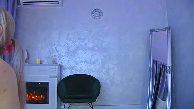 Snapshot of Michelle90u chatting on September 28, 6:42 am Michelle90u online show from September 28, 6:42 am