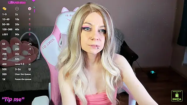 Snapshot of AmyRose6969 chatting on December 6, 7:39 pm AmyRose6969 online show from December 6, 7:39 pm