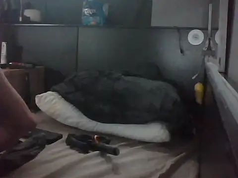 Snapshot of Slutviki69 chatting on October 13, 1:12 pm Slutviki69 online show from October 13, 1:12 pm