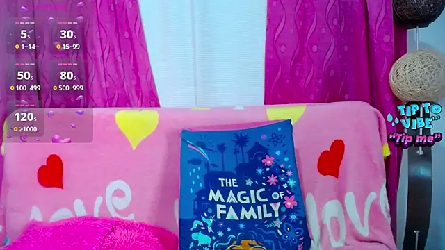 Snapshot of CiaraaSweet chatting on November 11, 1:22 am CiaraaSweet online show from November 11, 1:22 am