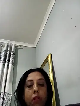 Snapshot of Mahi4luv chatting on October 12, 11:39 pm Mahi4luv online show from October 12, 11:39 pm