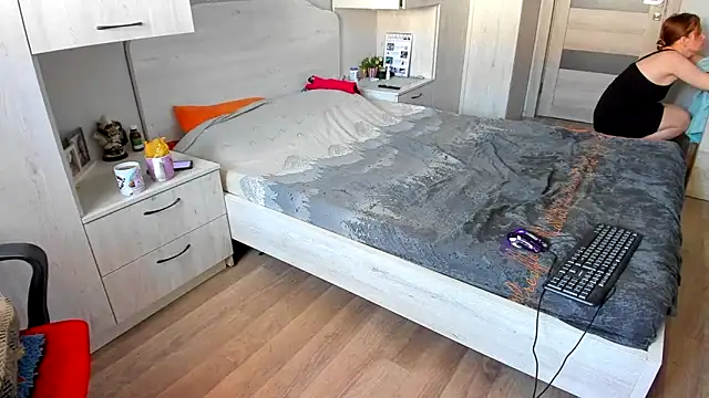 DUSSY PUSSY online show from March 18, 4:15 am