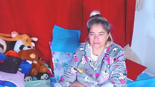 Snapshot of estrellita_fugaz16x chatting on October 25, 11:31 am estrellita fugaz16x online show from October 25, 11:31 am