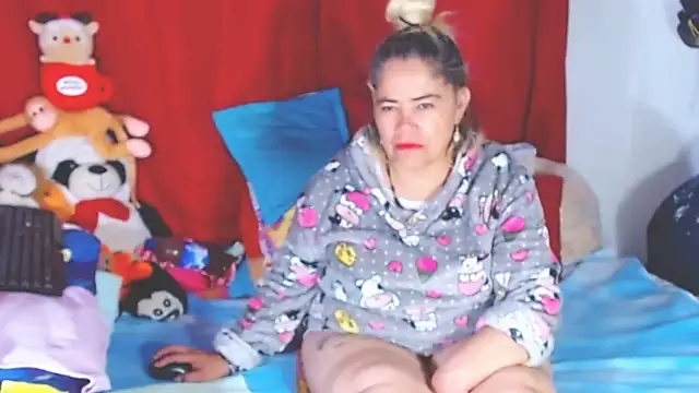 Snapshot of estrellita_fugaz16x chatting on November 13, 3:21 am estrellita fugaz16x online show from November 13, 3:21 am