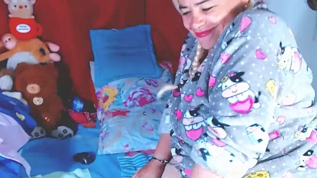 Snapshot of estrellita_fugaz16x chatting on November 14, 5:22 am estrellita fugaz16x online show from November 14, 5:22 am