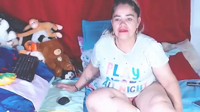 Snapshot of estrellita_fugaz16x chatting on October 21, 3:17 am estrellita fugaz16x online show from October 21, 3:17 am