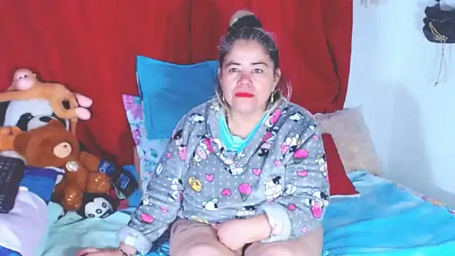 Snapshot of estrellita_fugaz16x chatting on October 31, 5:04 am estrellita fugaz16x online show from October 31, 5:04 am