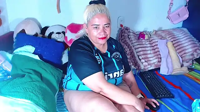 Snapshot of estrellita_fugaz16x chatting on July 18, 4:32 am estrellita fugaz16x online show from July 18, 4:32 am