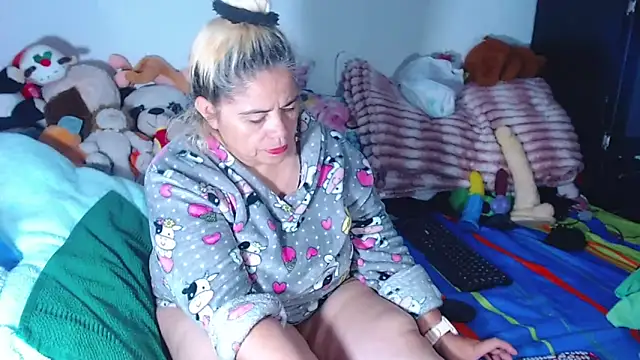 Snapshot of estrellita_fugaz16x chatting on June 11, 4:09 am estrellita fugaz16x online show from June 11, 4:09 am