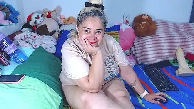 Snapshot of estrellita_fugaz16x chatting on June 21, 5:24 am estrellita fugaz16x online show from June 21, 5:24 am