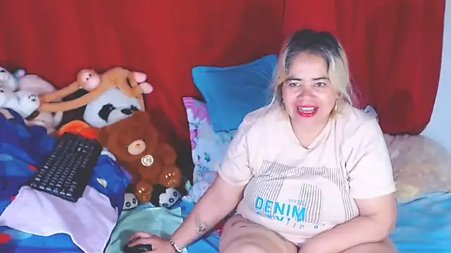 Snapshot of estrellita_fugaz16x chatting on October 26, 10:54 pm estrellita fugaz16x online show from October 26, 10:54 pm