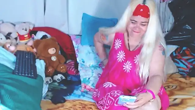 Snapshot of estrellita_fugaz16x chatting on December 3, 2:45 am estrellita fugaz16x online show from December 3, 2:45 am