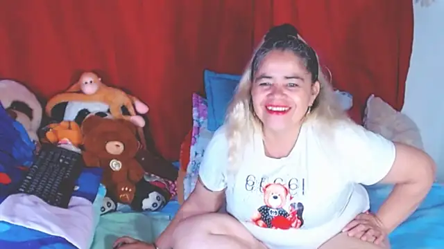 Snapshot of estrellita_fugaz16x chatting on November 2, 3:33 am estrellita fugaz16x online show from November 2, 3:33 am