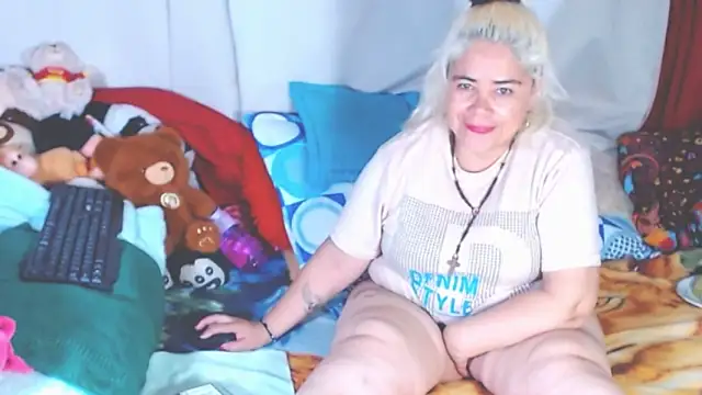 Snapshot of estrellita_fugaz16x chatting on November 30, 3:40 am estrellita fugaz16x online show from November 30, 3:40 am