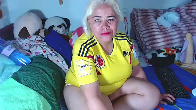 Snapshot of estrellita_fugaz16x chatting on July 8, 3:51 am estrellita fugaz16x online show from July 8, 3:51 am