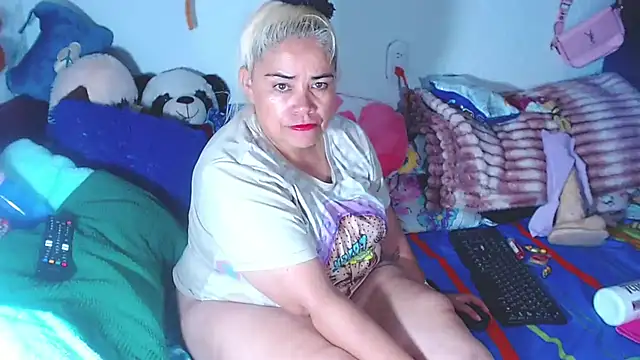 Snapshot of estrellita_fugaz16x chatting on July 19, 6:22 am estrellita fugaz16x online show from July 19, 6:22 am