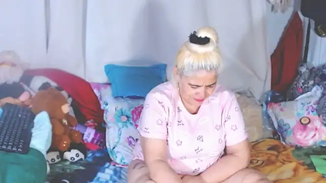 Snapshot of estrellita_fugaz16x chatting on December 1, 5:19 am estrellita fugaz16x online show from December 1, 5:19 am