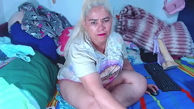 Snapshot of estrellita_fugaz16x chatting on July 15, 11:56 pm estrellita fugaz16x online show from July 15, 11:56 pm