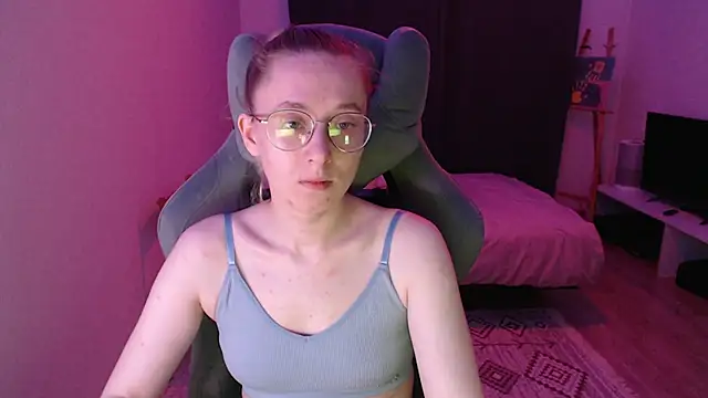 Snapshot of AnabelFrel chatting on October 12, 12:23 am AnabelFrel online show from October 12, 12:23 am