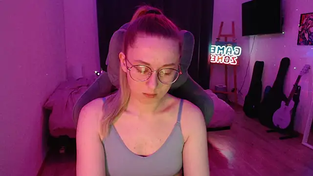 Snapshot of AnabelFrel chatting on February 13, 12:57 am AnabelFrel online show from February 13, 12:57 am