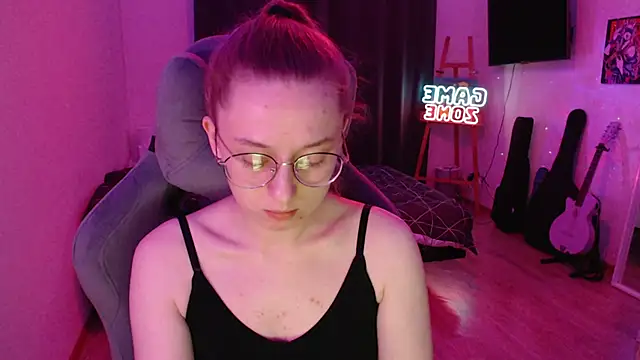 Snapshot of AnabelFrel chatting on February 6, 12:54 am AnabelFrel online show from February 6, 12:54 am