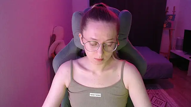 Snapshot of AnabelFrel chatting on October 2, 12:47 am AnabelFrel online show from October 2, 12:47 am