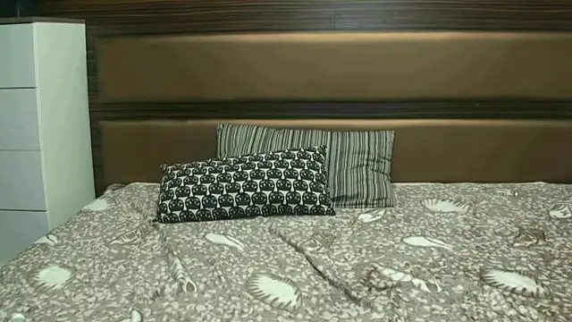 Snapshot of LucyBlondy chatting on December 17, 4:12 am LucyBlondy online show from December 17, 4:12 am