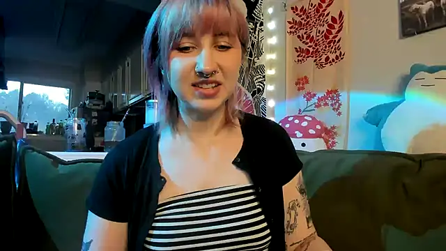 Snapshot of LedaBun chatting on February 27, 11:26 pm LedaBun online show from February 27, 11:26 pm