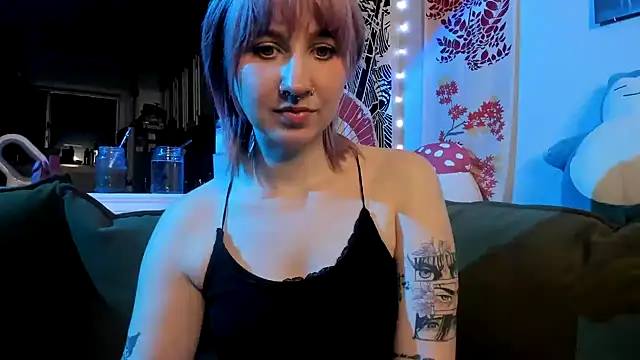 Snapshot of LedaBun chatting on March 1, 6:57 am LedaBun online show from March 1, 6:57 am