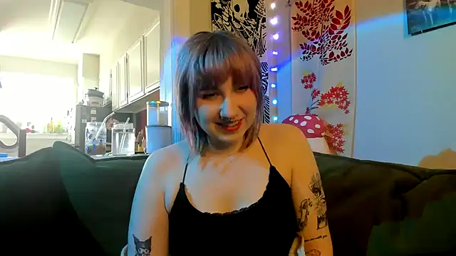 Snapshot of LedaBun chatting on February 28, 6:51 pm LedaBun online show from February 28, 6:51 pm