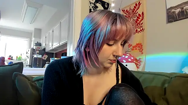 Snapshot of LedaBun chatting on February 21, 7:38 pm LedaBun online show from February 21, 7:38 pm