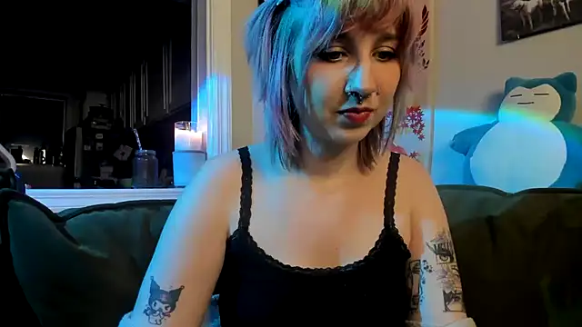 Snapshot of LedaBun chatting on February 27, 5:18 am LedaBun online show from February 27, 5:18 am