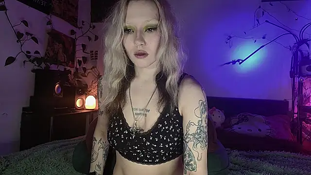 olivecum online show from November 12, 1:15 pm