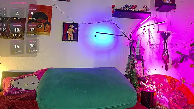 olivecum online show from March 10, 1:15 pm