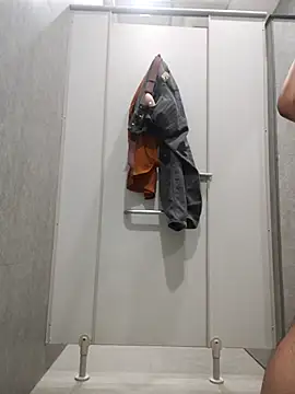 Snapshot of captain_juicyprecum chatting on March 17, 9:22 am captain juicyprecum online show from March 17, 9:22 am