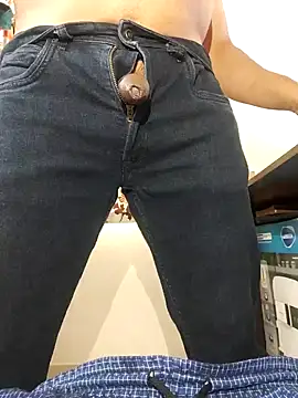 Snapshot of captain_juicyprecum chatting on December 4, 4:37 am captain juicyprecum online show from December 4, 4:37 am