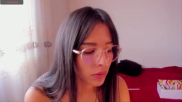 aluna 0310 online show from December 28, 8:25 pm