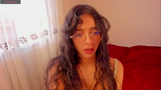 aluna 0310 online show from December 4, 9:40 pm