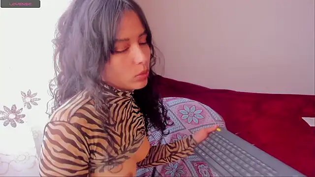 aluna 0310 online show from February 10, 8:00 pm