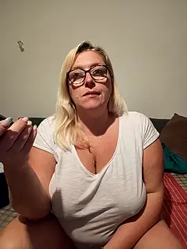 winniess40 online show from April 18, 2:47 am