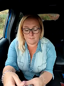 Snapshot of winniess40 chatting on October 22, 12:04 pm winniess40 online show from October 22, 12:04 pm