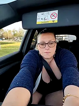 winniess40 online show from March 31, 6:59 am