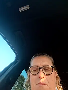 Snapshot of winniess40 chatting on July 8, 6:30 pm winniess40 online show from July 8, 6:30 pm