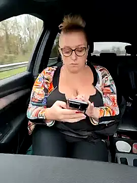 Snapshot of winniess40 chatting on November 28, 9:53 am winniess40 online show from November 28, 9:53 am