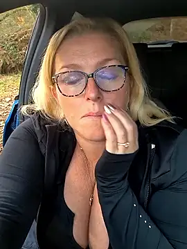 Snapshot of winniess40 chatting on October 29, 3:00 pm winniess40 online show from October 29, 3:00 pm