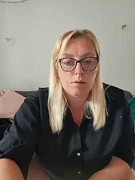 winniess40 online show from June 2, 9:09 am