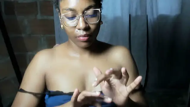 Snapshot of thaimy_ chatting on June 18, 11:48 am thaimy online show from June 18, 11:48 am