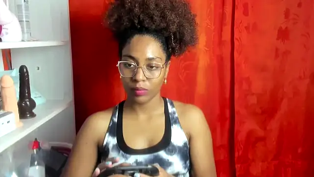 thaimy  online show from May 22, 2:42 am