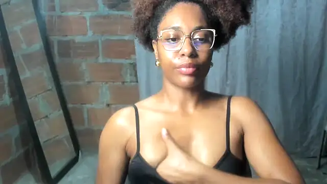 Snapshot of thaimy_ chatting on June 11, 1:49 am thaimy online show from June 11, 1:49 am